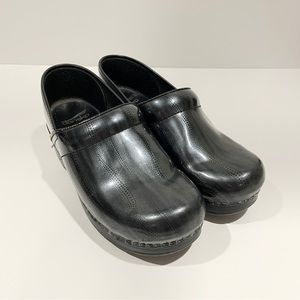 Dansko Clogs size 38 7.5/8